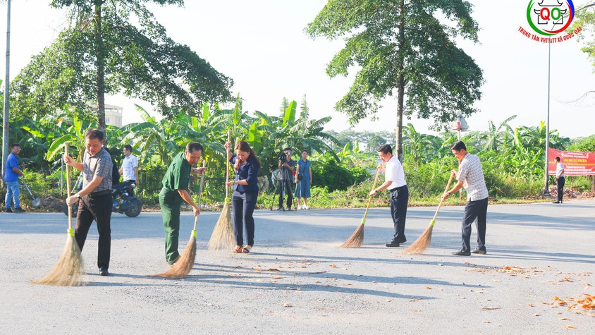 Sôi nổi Lễ ra quân tổng vệ sinh môi trường, trồng hoa cây xanh tại xã Quốc Oai