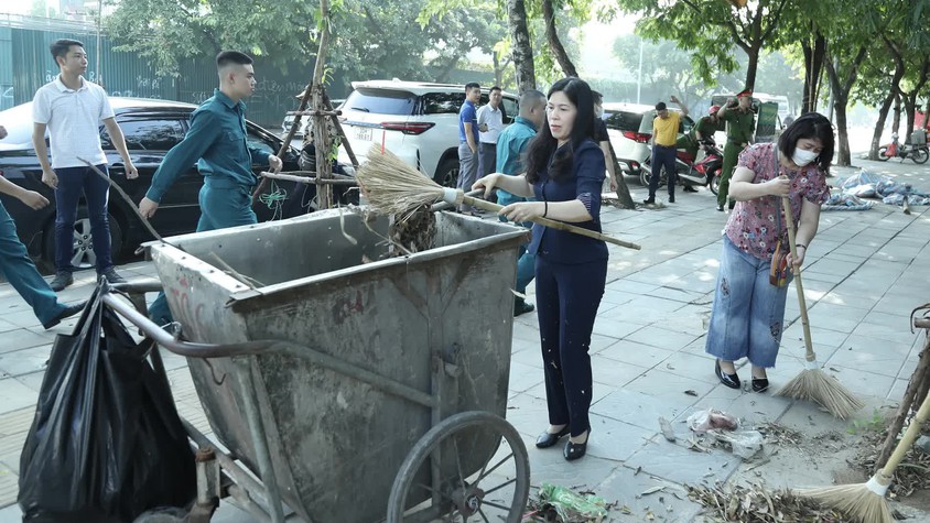 Phường Cầu Giấy ra quân tổng vệ sinh môi trường