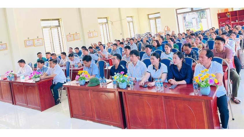 NHÂN DÂN XÃ YÊN BÀI ĐỒNG LOẠT TIẾN HÀNH VỆ SINH MÔI TRƯỜNG, ĐƯỜNG LÀNG NGÕ XÓM. HƯỞNG ỨNG LỄ RA QUÂN TỔNG VỆ SINH MÔI TRƯỜNG TOÀN THÀNH PHỐ HÀ NỘI.