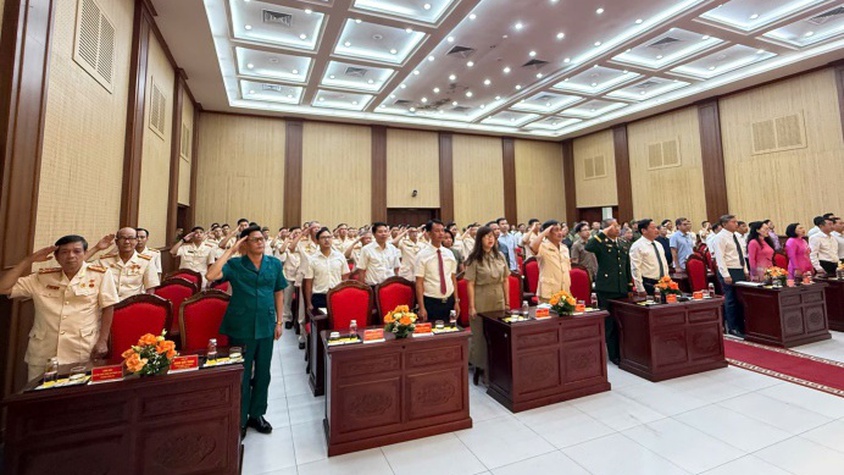 Phường Hồng Hà trang trọng tổ chức Lễ kỷ niệm 80 năm Ngày truyền thống CAND Việt Nam và 20 năm Ngày hội toàn dân bảo vệ ANTQ