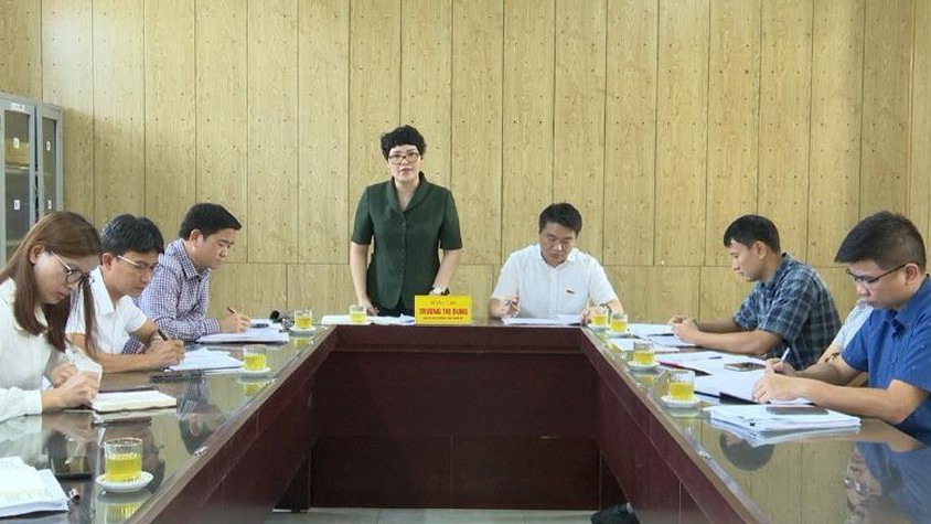 Đồng chí Trương Thị Dung - Phó Bí thư Thường trực Đảng ủy xã An Khánh cùng Tổ đại biểu số 24 HĐND Thành phố tiếp công dân