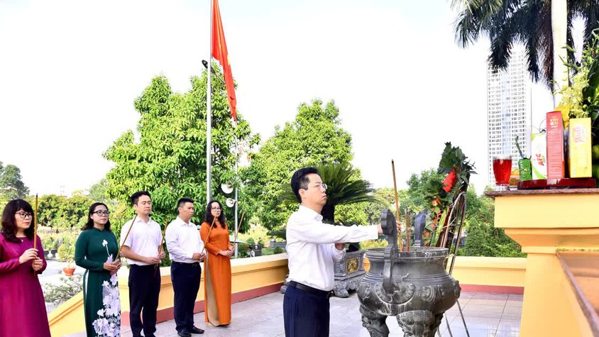 Phường Hoàn Kiếm: dâng hương tưởng nhớ công ơn các Anh hùng liệt sĩ