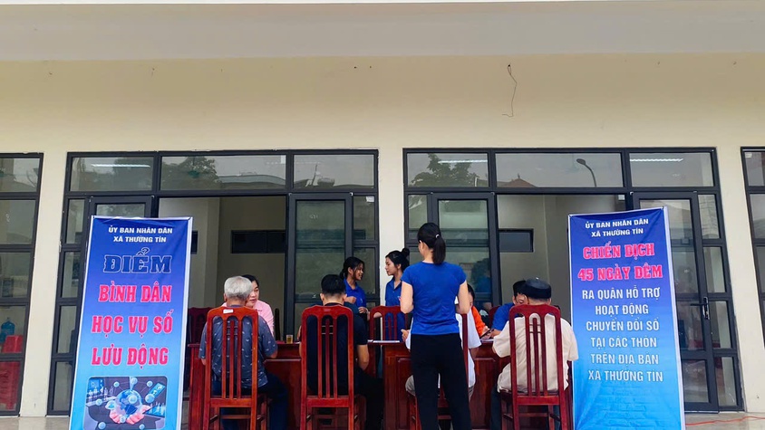 Phòng Văn hóa – Xã hội ra quân hỗ trợ chuyển đổi số tại thôn Văn Giáp (xã Văn Bình cũ)