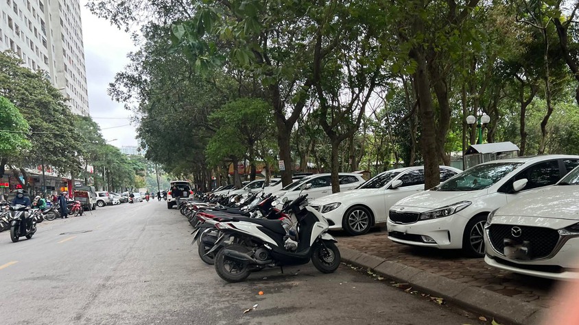 TẠM DỪNG HOẠT ĐỘNG TRÔNG GIỮ PHƯƠNG TIỆN TRÊN VỈA HÈ, LÒNG ĐƯỜNG PHỤC VỤ LỄ KỈ NIỆM DIỄU BINH, DIỄU HÀNH 80 NĂM CÁCH MẠNG THÁNG 8 VÀ QUỐC KHÁNH 2/9
