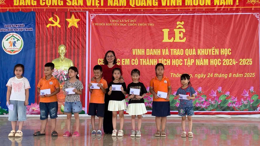 Thôn Thọ, xã Mỹ Đức tổ chức lễ vinh danh và trao quà khuyến học năm học 2024-2025