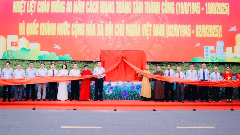 Phúc Lợi tổ chức gắn biển tên đường Viên Chiếu