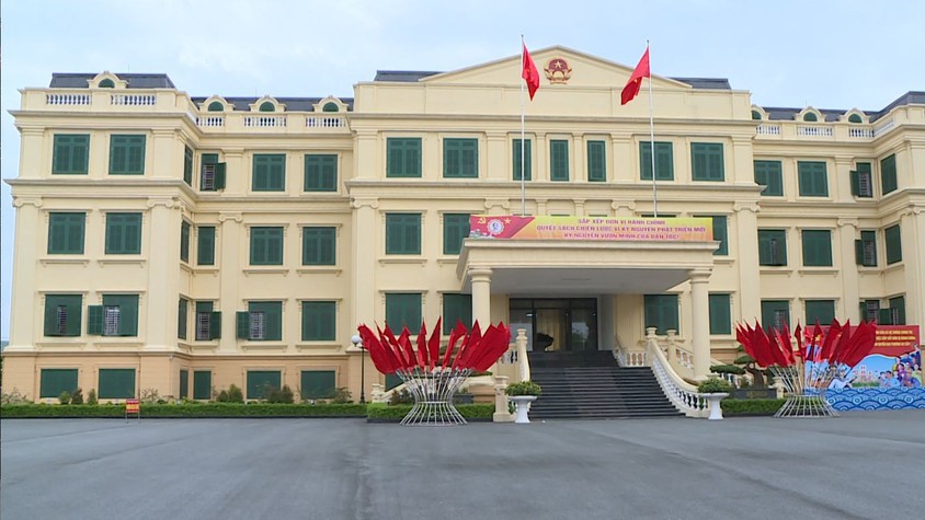 Phúc Thọ rực rỡ ngày hội Dân vũ và trình diễn áo dài chào mừng 80 năm Cách mạng tháng Tám, Quốc khánh 2/9 và thành công Đại hội Đảng bộ xã lần thứ I
