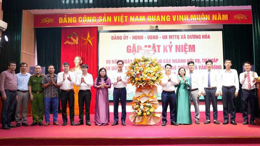 Xã Dương Hoà tổ chức Gặp mặt kỷ niệm 80 năm ngày truyền thống ngành nội vụ, tư pháp, tài chính, Văn hoá, Giao thông, Văn phòng