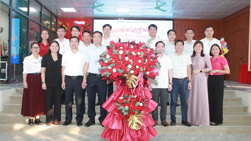 Hoà Xá gặp mặt kỷ niệm 80 năm ngày truyền thống ngành Nội vụ, Tư pháp, Tài chính, Văn hoá và Thể thao, Văn phòng UBND xã (28/8/1945 – 28/8/2025)