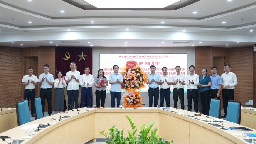 Xã Gia Lâm tổ chức gặp mặt nhân dịp kỷ niệm 80 năm ngày truyền thống các ngành trong cơ quan chuyên môn thuộc UBND xã