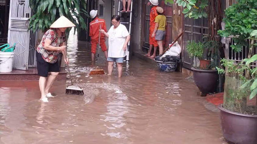 Phường Thanh Liệt: Chủ động tổng vệ sinh sau ngập úng, đảm bảo môi trường an toàn cho nhân dân