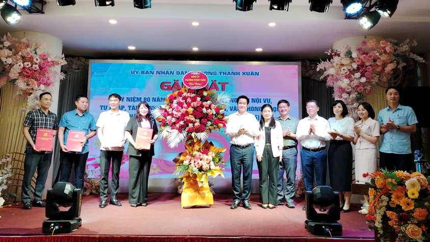Phường Thanh Xuân gặp mặt kỷ niệm 80 năm Ngày truyền thống các Ngành trong hệ thống cơ quan chuyên môn
