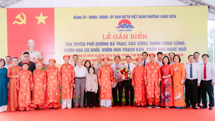 Phường Long Biên gắn biển tên tuyến phố, công trình công cộng chào mừng Quốc khánh 2/9