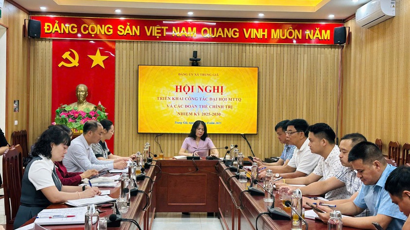 THƯỜNG TRỰC ĐẢNG ỦY XÃ TRUNG GIÃ LÀM VIỆC VỚI MTTQ VÀ CÁC TỔ CHỨC CHÍNH TRỊ - XÃ HỘI VỀ CÔNG TÁC CHUẨN BỊ ĐẠI HỘI NHIỆM KỲ 2025-2030 