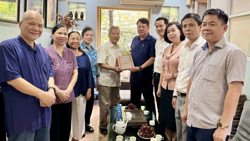 Phường Giảng Võ:  Thăm, tặng quà các gia đình chính sách, người có công nhân dịp  80 năm Quốc khánh