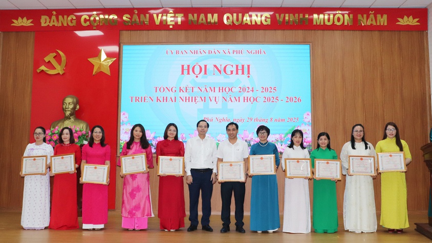 Xã Phú Nghĩa: Tổng kết năm học 2024-2025, triển khai nhiệm vụ năm học 2025-2026