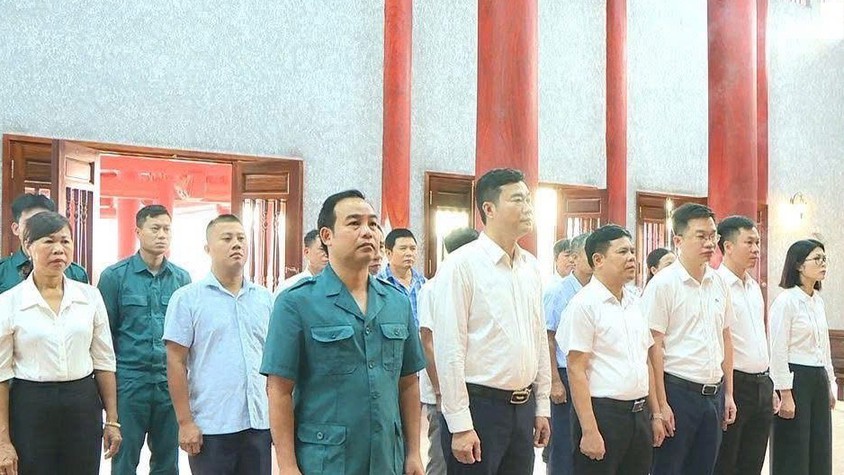 Xã Phúc Thọ tổ chức các Đoàn thăm, viếng nghĩa trang Liệt sĩ nhân kỷ niệm 80 năm Ngày Quốc khánh 2/9