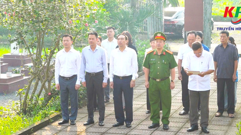 Xã Kiều Phú tổ chức các đoàn thăm Viếng các Điểm nghĩa trang liệt sỹ và Đài tưởng niệm trên địa bàn xã nhân kỷ niệm 80 năm Cách mạng tháng Tám thành công và Quốc khánh 2/9