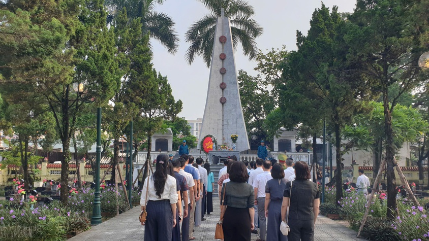 PHƯỜNG PHÚ LƯƠNG VIẾNG NGHĨA TRANG LIỆT SỸ NHÂN KỶ NIỆM 80 NĂM CÁCH MẠNG THÁNG TÁM VÀ QUỐC KHÁNH 2/9