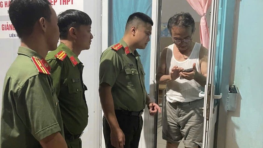 Công an xã kiểm tra các cơ sở lưu trú có người nước ngoài ở trên địa bàn