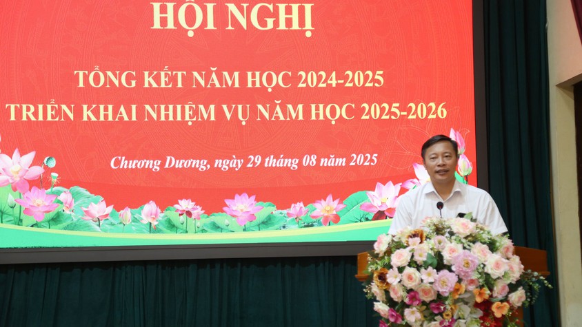 Hội nghị Công bố và trao Quyết định về công tác cán bộ - Tổng kết năm học 2024 – 2025; triển khai phương hướng nhiệm vụ năm học 2025-2026