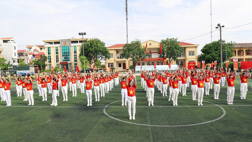 Xã Chương Dương: Gần 150 cán bộ, hội viên phụ nữ tham gia đồng diễn dân vũ chào mừng Quốc khánh 2/9