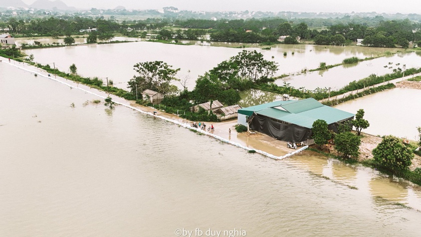 Chủ động kê kích tài sản và di dời người dân sẵn sàng phòng chống ngập úng tại xã Xuân Mai