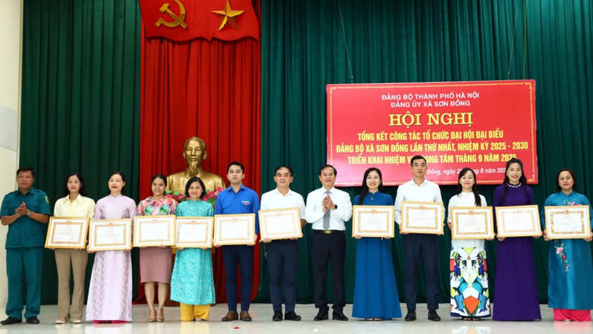Sơn Đồng: 20 tập thể, 48 cá nhân được khen thưởng trong công tác tổ chức Đại hội Đại biểu Đảng bộ xã lần thứ I, nhiệm kỳ 2025 -2030 và triển khai nhiệm vụ trọng tâm tháng 9
