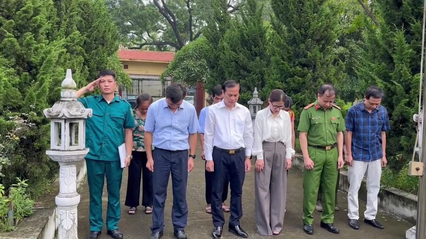 Đảng ủy,  HĐND, UBND, UB MTTQ xã tổ chức lễ dâng hoa, dâng hương viếng Nghĩa trang Liệt sĩ nhân kỷ niệm 80 năm Quốc khánh nước CHXH Chủ nghĩa Việt Nam (02/9/1945 - 02/9/2025)