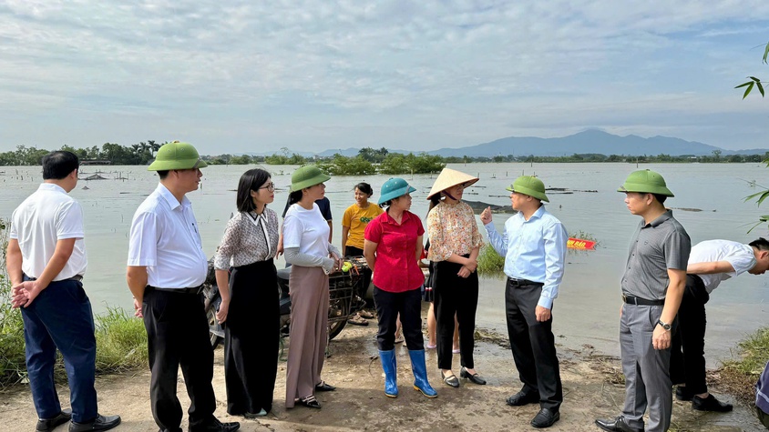 Lãnh đạo UBND xã kiểm tra cơ sở vật chất các trường học phục vụ năm học mới và công tác khắc phục hậu quả sau bão số 5 trên địa bàn