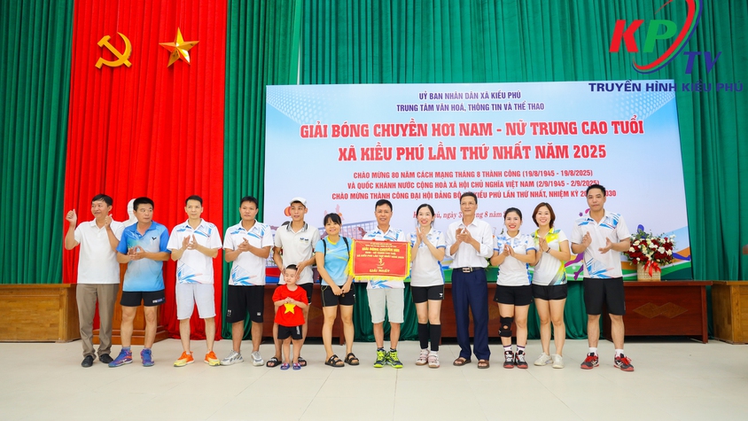 Xã Kiều Phú sôi nổi tham gia Giải bóng chuyền hơi nam, nữ. Chào mừng kỷ niệm 80 năm Cách mạng Tháng Tám thành công, Quốc khánh 2/9 và Thành công Đại hội đại biểu Đảng bộ xã lần thứ nhất.