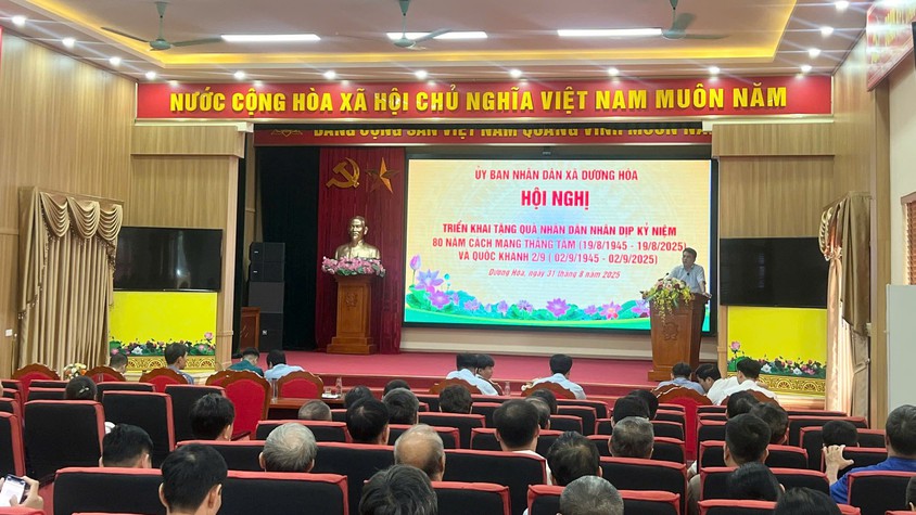 Xã Dương Hoà triển khai việc tặng quà Nhân dân dịp chào mừng kỷ niệm 80 năm Cách mạng Tháng 8 thành công và Quốc khánh 2/9
