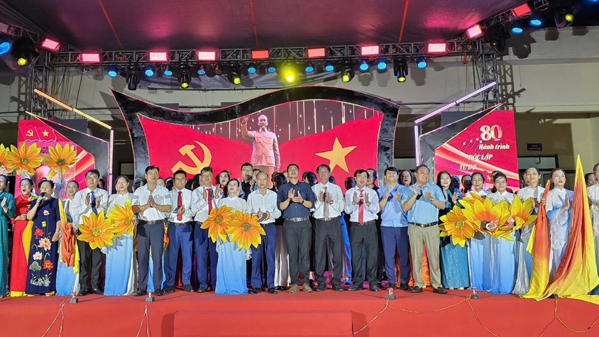 Thôn Sáp Mai, Đại Độ, Võng La, Hậu Dưỡng và trường Mầm non Võng La tổ chức chương trình văn nghệ 