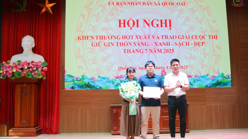 Quốc Oai khen thưởng đột xuất học sinh đạt thành tích đạt huy chương Bạc Olympic toán học Quốc tế và công dân tham gia trấn áp tội phạm; trao giải cuộc thi “Giữ gìn thôn sáng, xanh, sạch đẹp, an toàn”.