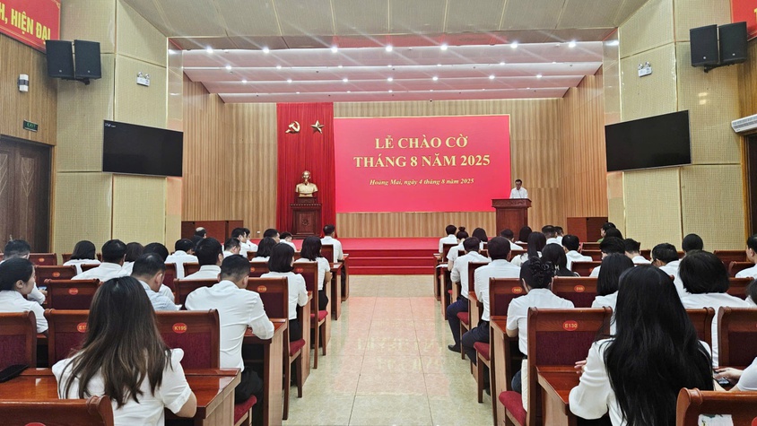 PHƯỜNG HOÀNG MAI TỔ CHỨC LỄ CHÀO CỜ THÁNG 8 NĂM 2025