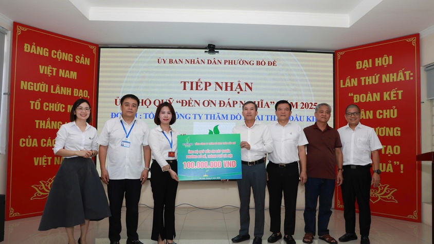 Phường Bồ Đề tiếp nhận ủng hộ Quỹ đền ơn đáp nghĩa năm 2025
