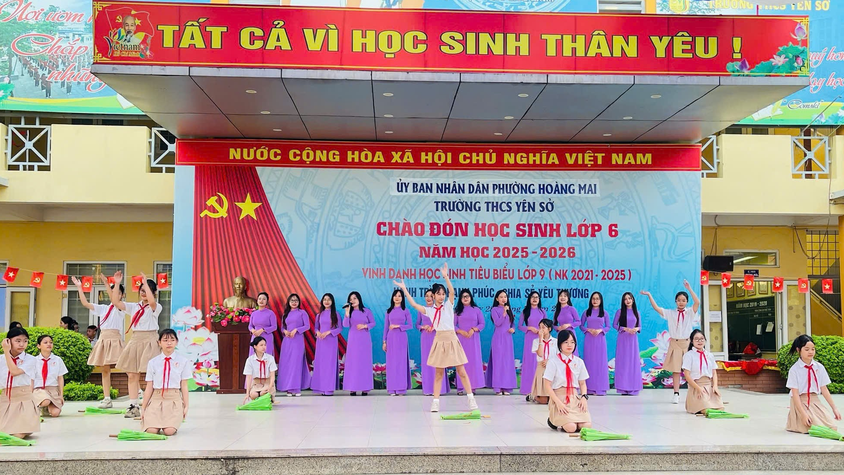 TRƯỜNG THCS YÊN SỞ TỔ CHỨC LỄ VINH DANH HỌC SINH LỚP 9 ĐẠT THÀNH TÍCH CAO TRONG KỲ THI VÀO LỚP 10 VÀ CHÀO ĐÓN HỌC SINH LỚP 6 NĂM HỌC 2025 – 2026