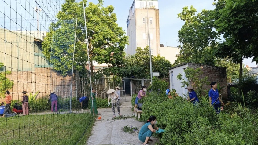 An Khánh ra quân tổng vệ sinh môi trường trên địa bàn xã