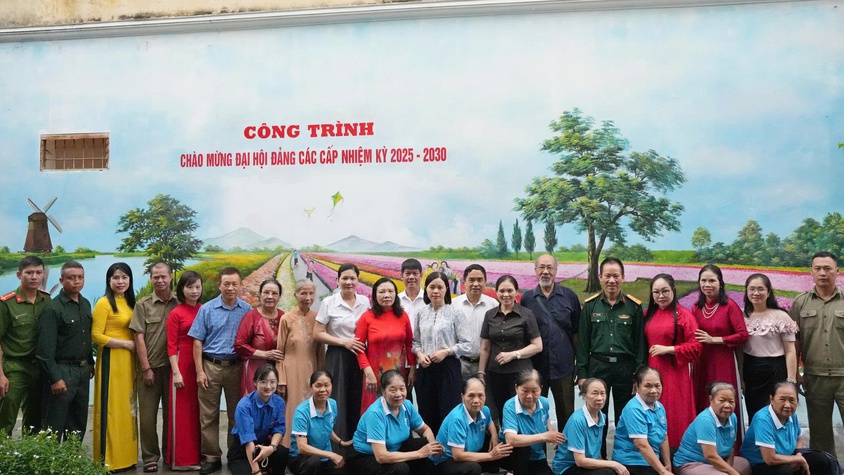 Tổ dân phố 2 Sơn Lộc ra mắt mô hình “Phân loại rác thải thân thiện với môi trường và Đoạn đường sáng- xanh- sạch- đẹp”