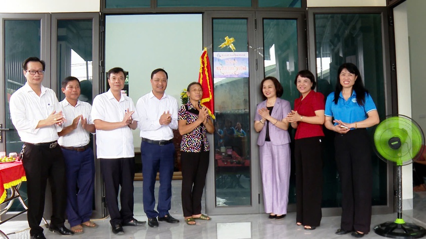 BÀN GIAO NHÀ “MÁI ẤM TÌNH THƯƠNG” CHO HỘI VIÊN PHỤ NỮ THÔN NAM CHÍNH.
