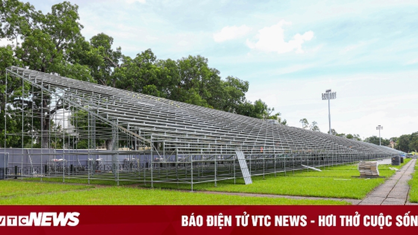 Toàn cảnh khán đài tại Quảng trường Ba Đình phục vụ lễ Quốc khánh 2/9