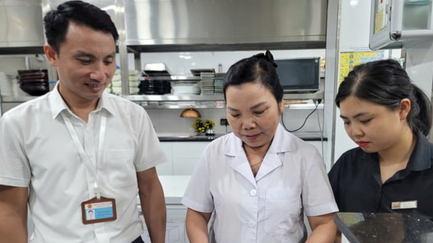 Phường Ba Đình bảo đảm an toàn thực phẩm phục vụ người dân, du khách
