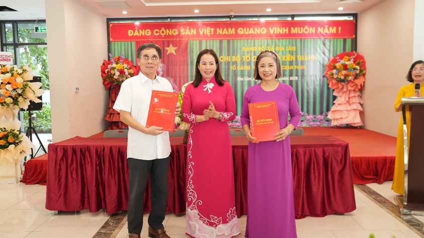    Đảng ủy xã Gia Lâm công bố quyết định chỉ định cấp ủy chi bộ tại Tổ đảng Vinhomes Ocean Park