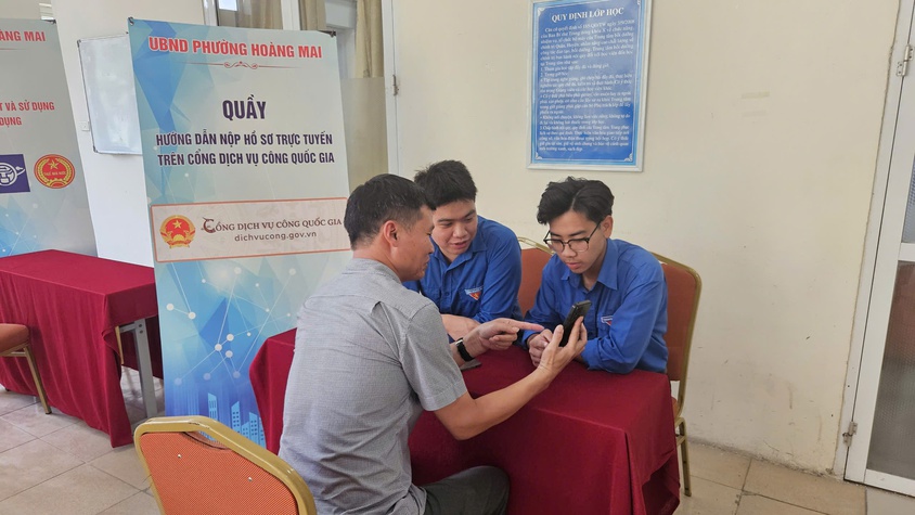 PHƯỜNG HOÀNG MAI TỔ CHỨC HỘI NGHỊ PHÁT ĐỘNG PHONG TRÀO “BÌNH DÂN HỌC VỤ SỐ’ VÀ HƯỞNG ỨNG CHỈ THỊ SỐ 11/CT-UBND NGÀY 24/7/2025 CỦA UBND THÀNH PHỐ VỀ TRIỂN KHAI CHIẾN DỊCH “45 NGÀY ĐÊM RA QUÂN HỖ TRỢ HOẠT ĐỘNG CHUYỂN ĐỔI SỐ