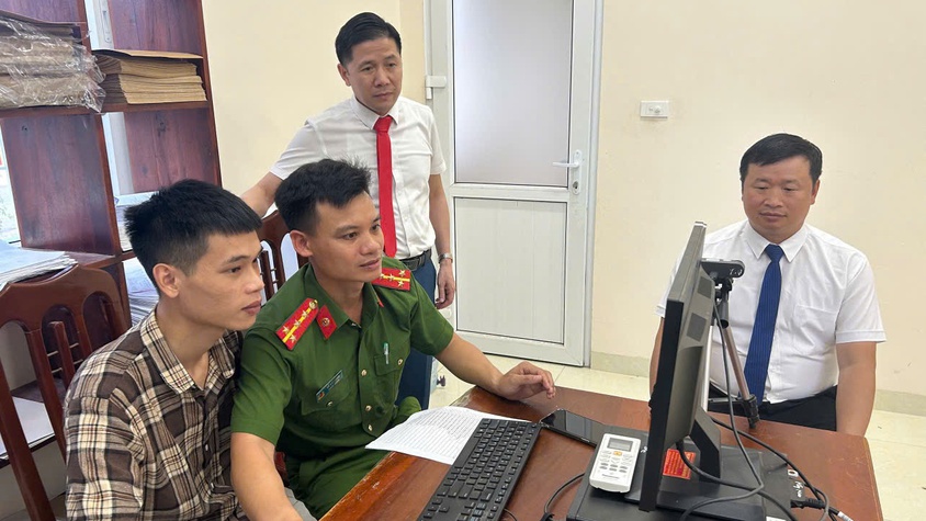 XÃ DÂN HOÀ : KHẨN TRƯƠNG, ĐỒNG BỘ TRIỂN KHAI CÔNG TÁC CẤP THẺ ĐẢNG VIÊN MỚI