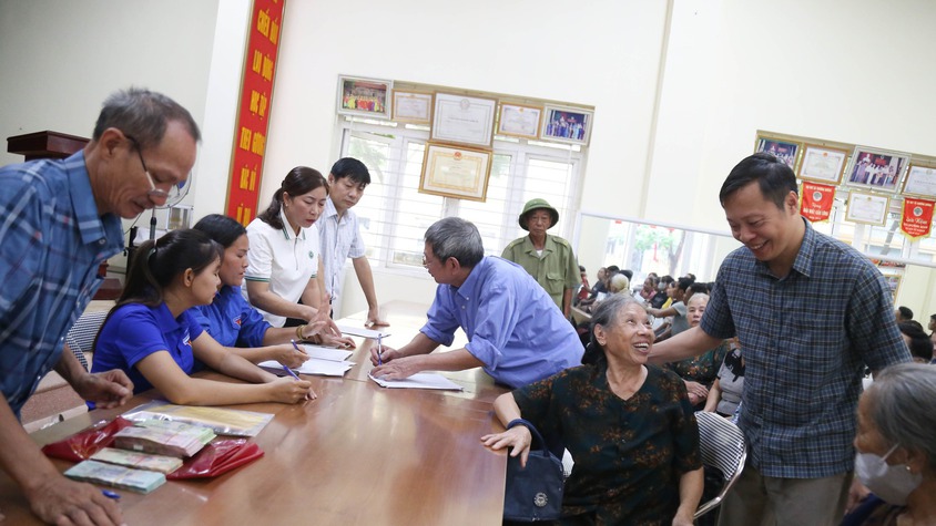 Xã Chương Dương chi trả 5,7 tỷ đồng tiền quà Quốc khánh 2/9 cho Nhân dân