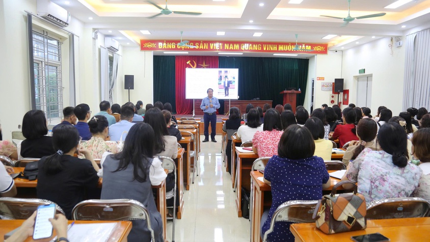 Phường Dương Nội tổ chức bồi dưỡng lý luận chính trị hè cho 370 cán bộ, giáo viên các trường học