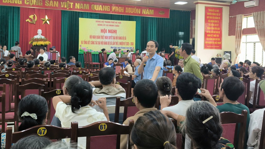 Người dân xã đảo Minh Châu vui mừng đón quà Quốc khánh