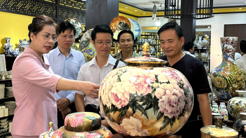 15 cá nhân xã Bát Tràng được đề nghị xét tặng danh hiệu Nghệ nhân Hà Nội trong lĩnh vực nghề thủ công mỹ nghệ năm 2025