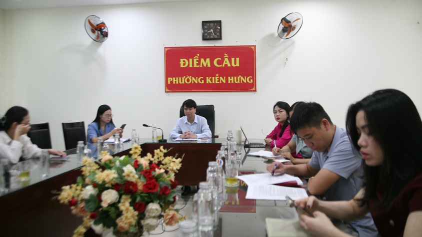 Đảng ủy phường Kiến Hưng tổ chức tiếp sóng trực tuyến từ điểm cầu Thành phố Hội nghị đánh giá tình hình triển khai vận hành mô hình chính quyền địa phương 02 cấp trên địa bàn thành phố